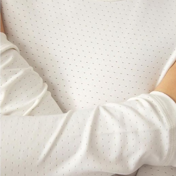 WEWOREWHAT LADIES CROP TOP IN LONG SLEEVE IN A SLIM FIT WITH A CREW NECKLINE - Picture 4 of 5